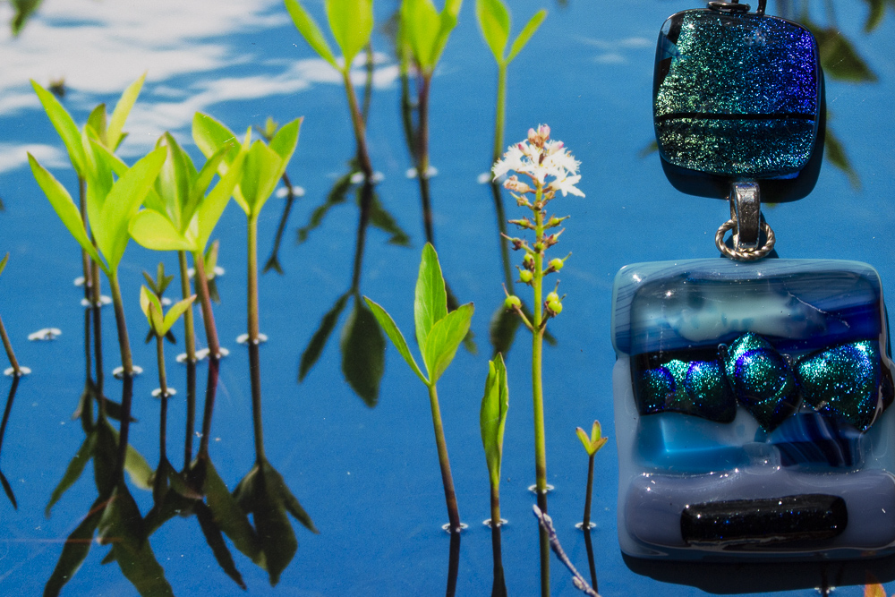 Blue double pendants with water lilies